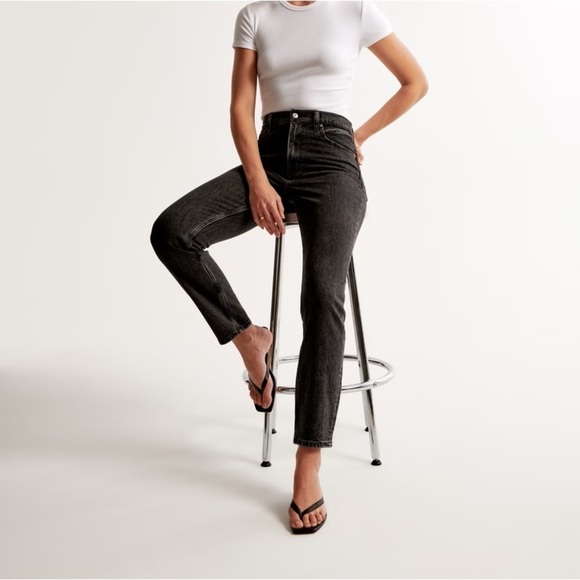 Abercrombie & Fitch High Rise Mom Jean - Picture 1 of 8